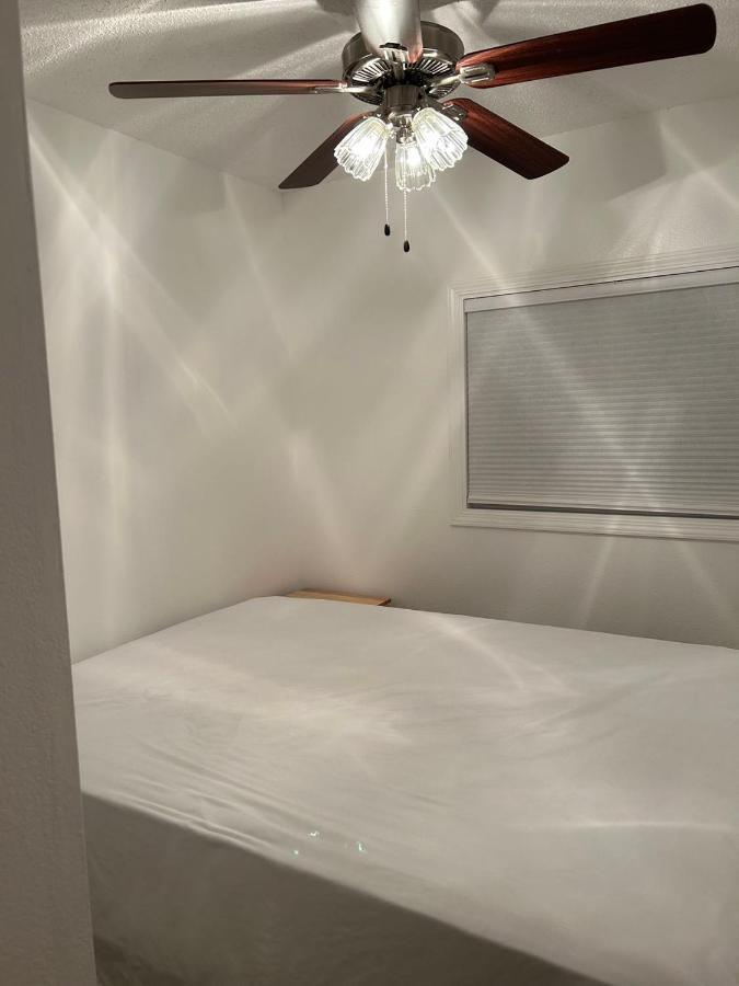 Guest House Casa De Thousand Oaks Bagian luar foto